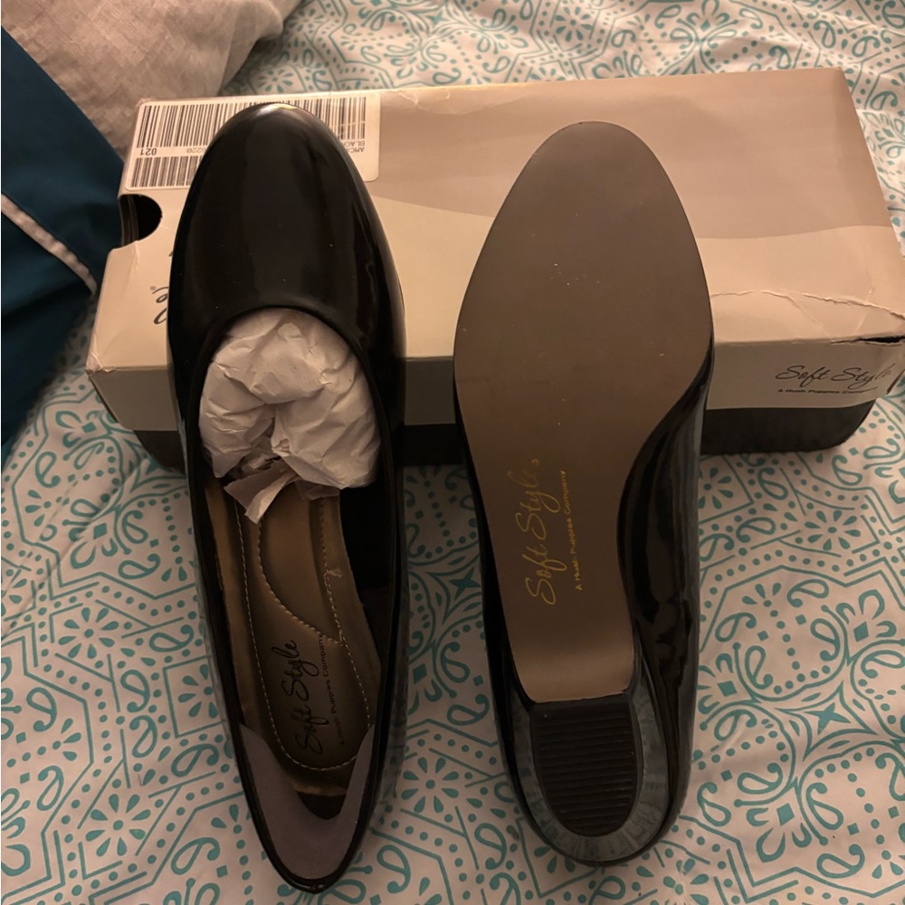 Soft Style Women's Glossy Black Heels